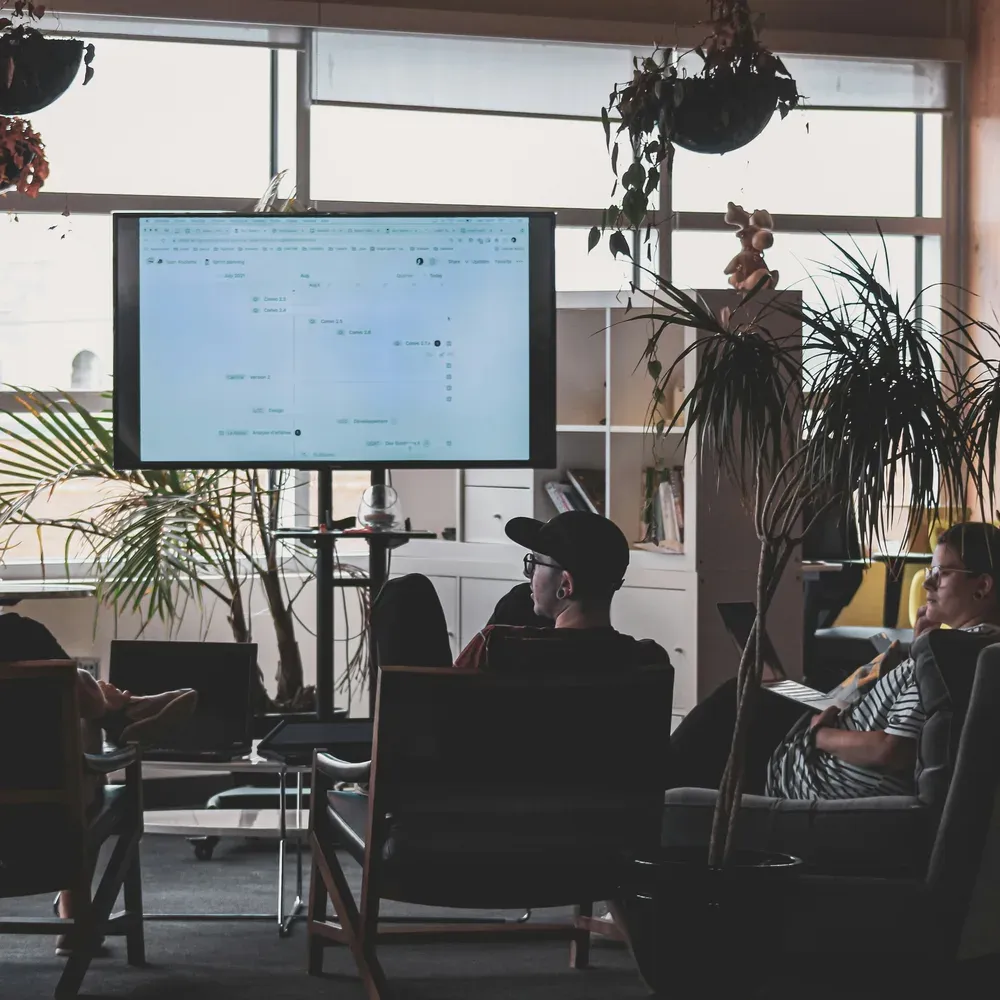 A working session around shared screens